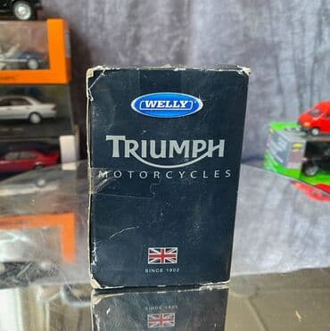 шлем для мотоцикла: Коллекционная модель Triumph Daytona 955i dark Green 1997 Welly Scale — 2