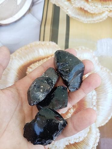 brilyant uzuk: 29 ədəd qara obsidian (şüşə) – xam daşlar - Rəng: dərin qara — 4