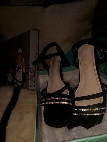 Qadın geyimləri: Qadın sandaleti – qara, zərli detallı Qiymətdə razılaşmaq olar — 2