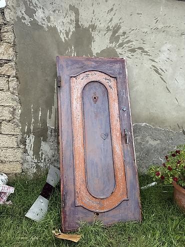 Ağır qapıdır, keyfiyyətlidir, sadəcə kosmetikası gedib. Real alıcıya — 2