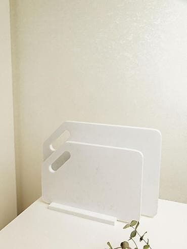 quru: Minimalist dizaynlı 2-li doğrama taxtası dəsti - Material: corian — 2