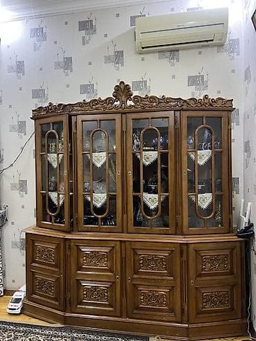 Rəf vitrinləri: Şüşəli dolab vitrini — 2