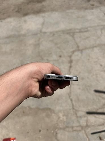 iphone 15 pro ax: IPhone 5s, 32 GB, Gümüşü, Barmaq izi — 6
