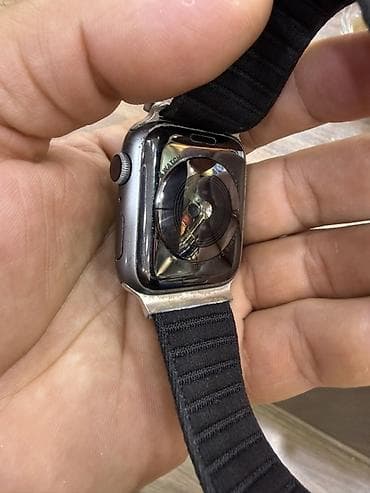 casio saatlar: Apple Watch Series 5 (44 mm) – qara rəng Xüsusiyyətlər: - Korpus — 2