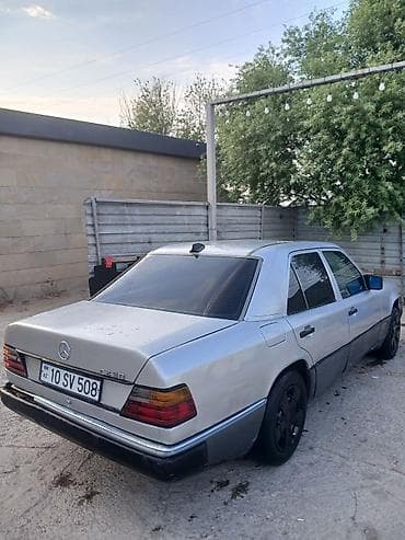 mercedes e240 kompressor: Mercedes-Benz W124: 2.3 l | 1992 il Sedan — 4