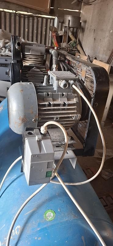 Kkompressorda 500 lt türk malıı Ağ rəngli, düzbucaqlı formalı sənaye