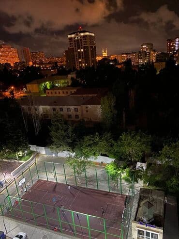 9 ci mikrorayon satilan evler: Bakı, 4-cü mikrorayon, 3 otaqlı, Köhnə tikili, m. Memar Əcəmi, 90 kv. m — 15