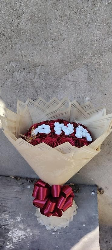 anaya aid sekiller: Məxməri parıltılı lentdən hazırlanmış dekorativ gül dəstəsi (buketi) — 2