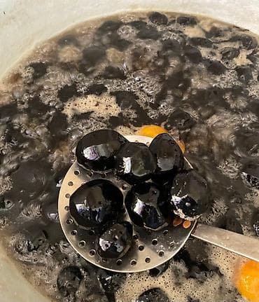 göyəm mürəbbəsi: Qoz mürəbbəsi, ənənəvi qaydayla bişirilib.
Prosseslerden keçib — 1