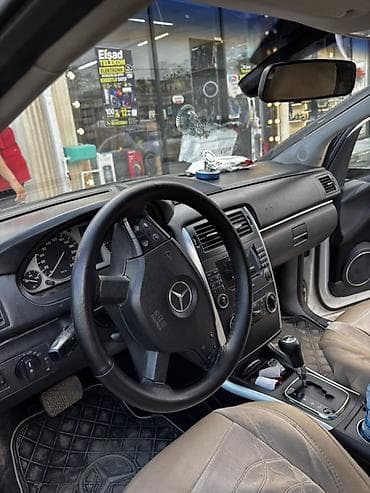 50cc motor: Mercedes-Benz B-Class (W245) – ağ rəngli kompakt minivan/hetçbek — 9