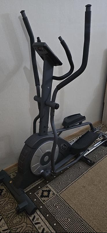 fitnes zalı: Elliptik trenajor – Facile Fitness - Tam bədən üçün kardio məşqi — 1