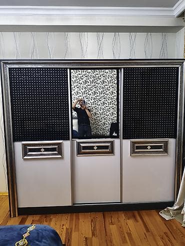 Ev üçün mebel: Yataq otağı mebel dəsti Komplekt: - Çarpayı: yumşaq, düyməli başlıq — 2