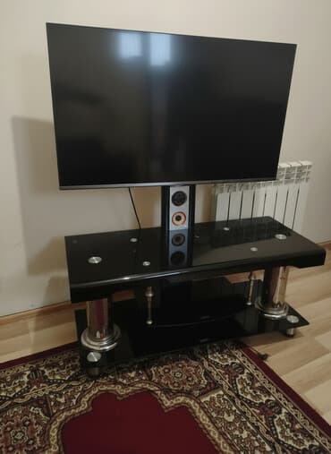 Düz TV altlığı, Polkalı, Şüşəli