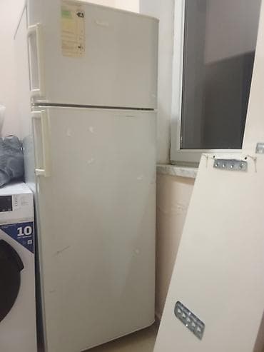 İki qapılı soyuducu salam təcili köçle bağlı satılır Real