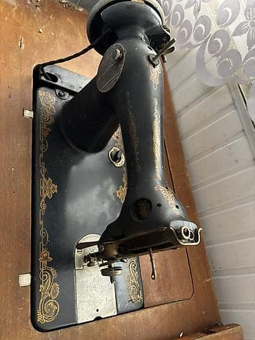 antik pullar: Sovet istehsalı mexaniki tikiş maşını – “Kalinin” (Калинин) markalı — 2