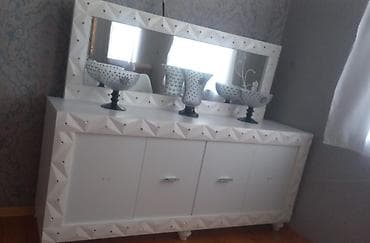 2 ton: Ağ rəngdə dəst mebel – qonaq otağı üçün Tərkib: - Şkaf-vitrin: 3 şüşə — 3