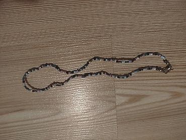 Rəngarəng muncuq boyunbağı - Material: xırda şüşə/muncuq daşlar -