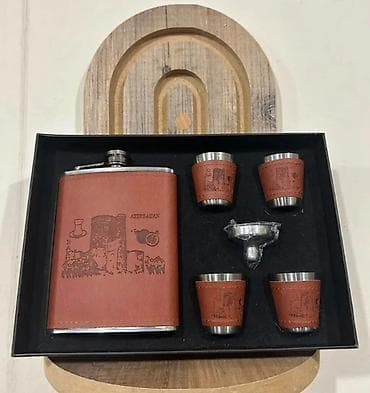 Hədiyyəlik kolba dəsti - Tərkib: 1 ədəd metal kolba, 4 ədəd metal — 3