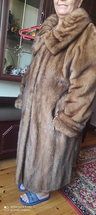 usta geyimi: John Dedis “Furs by JD” qadın kürkü - Material: təbii xəz (şinşilla — 6