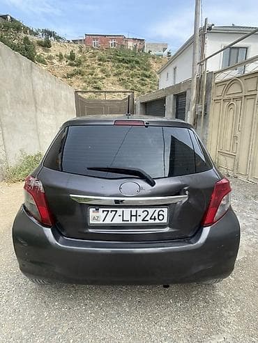 bmw e60 m: Toyota Yaris hatchback - Kuzov: 5 qapılı hatchback, tünd boz rəng - — 3