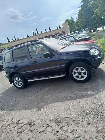 aqua disk: Chevrolet Niva SUV - Kuzov: 5 qapılı, qara rəng - Ban növü — 2