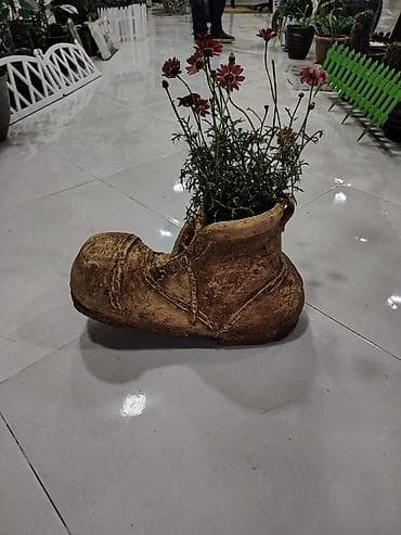 Dekorativ “çəkmə” formalı gül qabı - Material: daş/daşkompozit