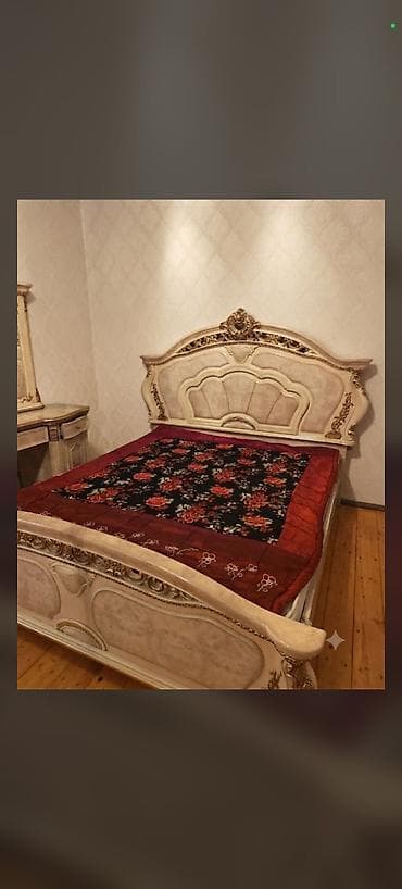 Mebel: Klassik üslubda yatacaq otağı dəsti Tərkibi: - İri 5 qapılı dolab — 2