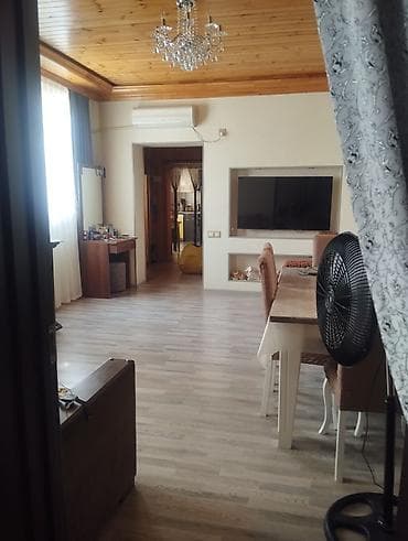 metbex naboru: Satılır: geniş və işıqlı zal üçün.Tam merkezde 3 otaq, 1 — 5