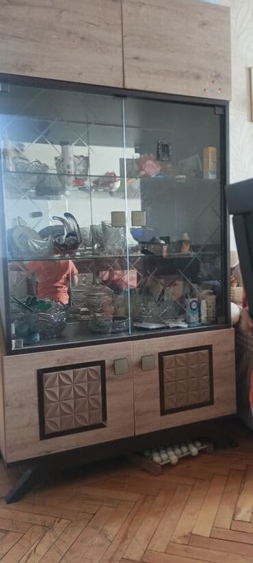 ikinci əl vitrinlər: Şüşəli dolab vitrini, İşlənmiş — 1