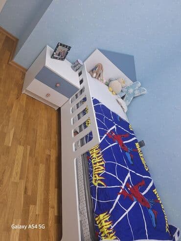 Oğlan və qız üçün, Təknəfərlik çarpayı