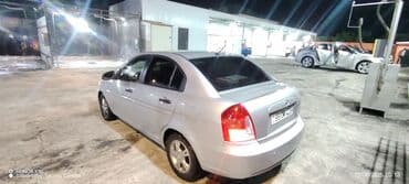 on şuşə: Hyundai Accent sedan – gümüşü rəng Xarici: - 4 qapılı sedan kuzov - — 1
