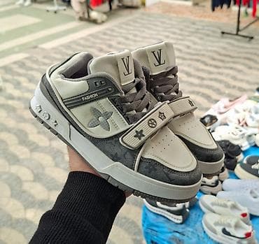 krasovkalar 2021: Unisex idman ayaqqabısı - Rəng: boz/qrafit və açıq krem kombinasiyası — 1