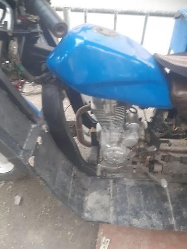 Üç təkərli, yük və sərnişin daşımağa uyğun benzinlə işləyən