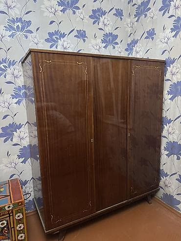 kitab refi mebel: Klassik 3 qapılı geyim şkafı - Material: təbii ağac/şpon üzlüklü — 1