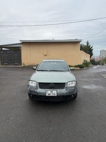 Volkswagen Passat: 1.8 l | 2001 il Sedan