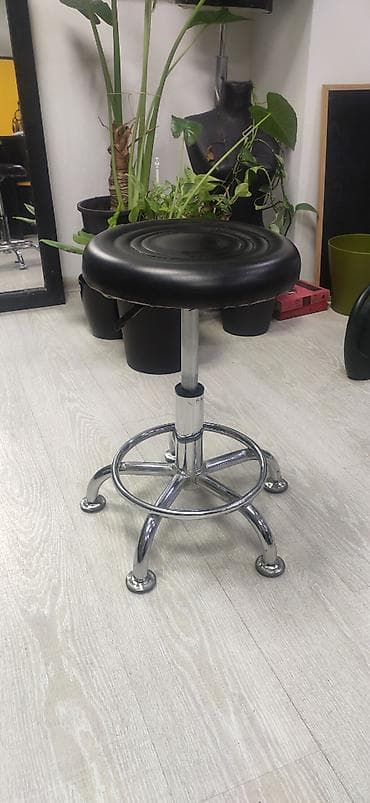 Ofis dolabları: Üstü dəri olan fırlanan stullar satılır. 1 ədədinin qiyməti 15 AZNdi — 4