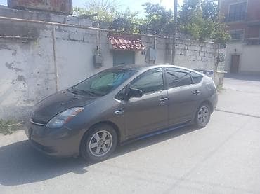 Toyota: Toyota Prius II (hibrid) – 5 qapılı liftbek Xüsusiyyətlər: - Hibrid — 1