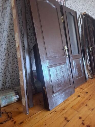 Qəhvəyi rəngdə taxta qapılar, müxtəlif interyerlər üçün uyğundur. Bu lalafo.az -da Qəhvəyi rəngdə taxta qapılar, müxtəlif interyerlər üçün uyğundur. Bu