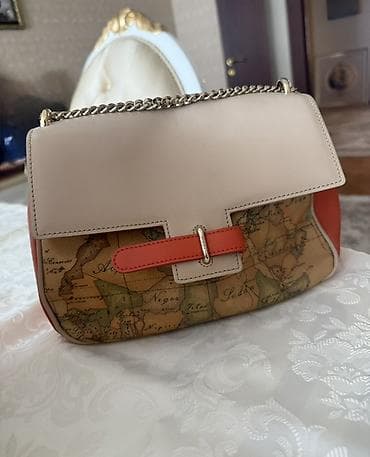 Çantalar: Qadın çantası – xəritə naxışlı - Material: hamar krem rəngli üst flap — 1