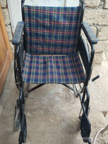 plastik cəllək: Manual əlil arabası - Çərçivə: möhkəm metal konstruksiya, qara rəng - — 1