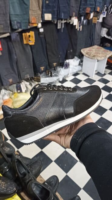 bej rəngli kişi mokasinləri: Ayaqqabı mağazaya yeni gətirilib Firma: "Derinet" razmer: 41 Hər — 2