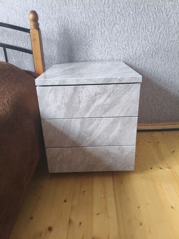 Bağ evi və bağ üçün hərşey: Məhsul: Komod / yataq yanı tumbası - Dizayn: Minimalist, tutacaqsız — 2