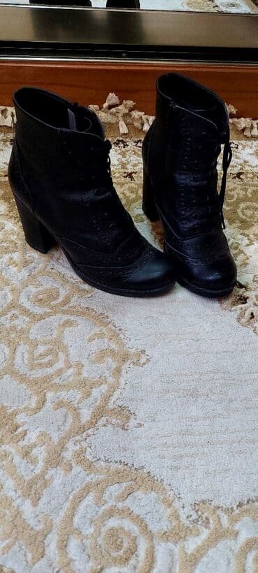 Ölçü: 39, rəng - Qara, İşlənmiş