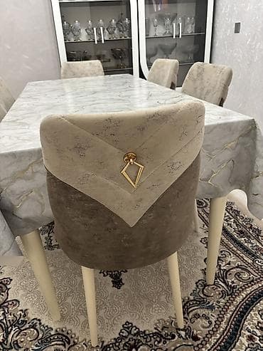 asma unitaz: Kvadrat masa, 6 stul — 1