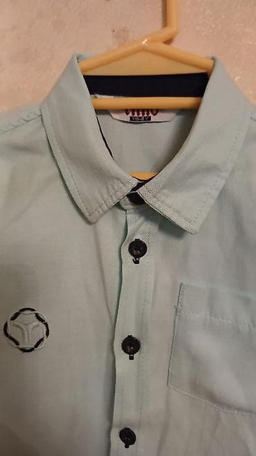 Bayram kostyumları: Uşaq köynəyi – açıq mavi rəngdə, uzunqollu, klassik yaxalı model. Ön — 6