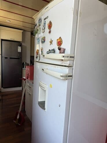 soyuducu su: İşlənmiş 2 qapılı Beko Soyuducu Satılır, rəng - Ağ, Dispenserli — 1