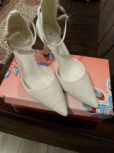 Сапоги: Ağ rəngli qadın ayaqqabısı – Sarin Shoes - Model: burnu sivri, açıq — 1