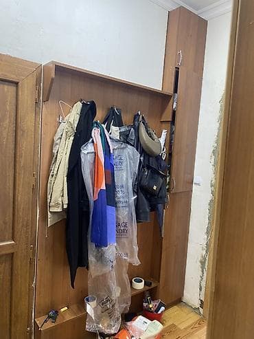 вешалка стойка для одежды напольная в икеа: Açıq rəngli ağac teksturasında dəhliz üçün asılqan-dolab dəsti. - — 1