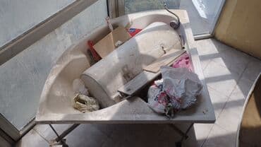 hamam baki: Künc vannası – 15 azn normal islekdir. akril materialdan, üçbucaq/künc — 2