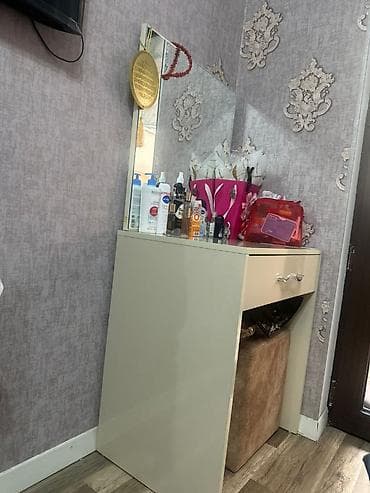 kasdum sekilleri: Güzgülü Trümo. Ünvan: İnşaatçılar metrosuna yaxın. Ölçülər şəkildə — 4